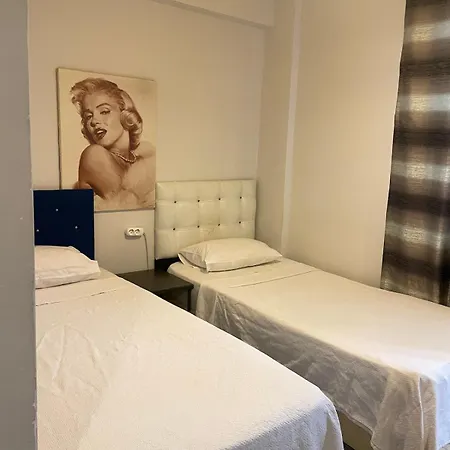 With Garden 9 Km From The Airport Appartamento *