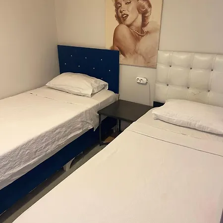 With Garden 9 Km From The Airport Appartamento *